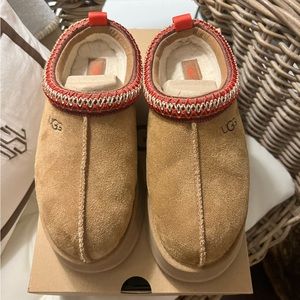 UGGS TAZZ slide in moccasins size 8 viral Platform